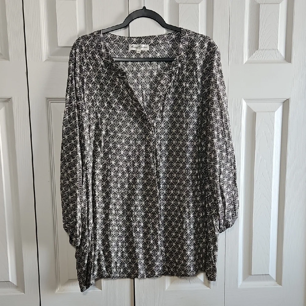 WEEKEND SALE! Marisa Christina Black and White Patterned Top - Picture 1 of 4